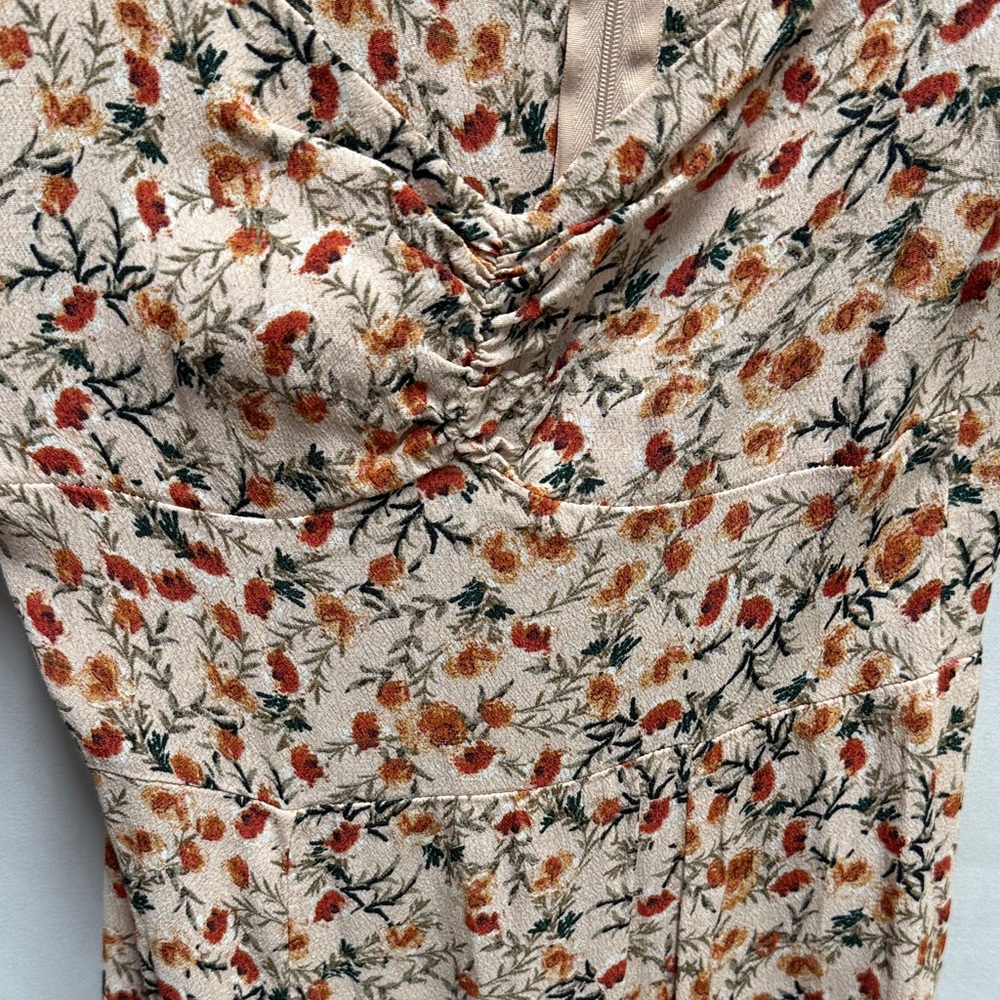 Elegant Floral Midi Dress with Puff Sleeves - Picture 9 of 12